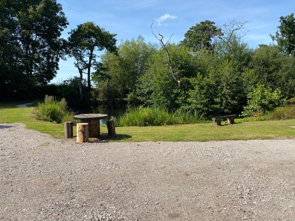 Kingfisher Cabin - Wild Escapes Wrenbury Off Grid Glamping - Ages 12 And Over Baddiley Kültér fotó