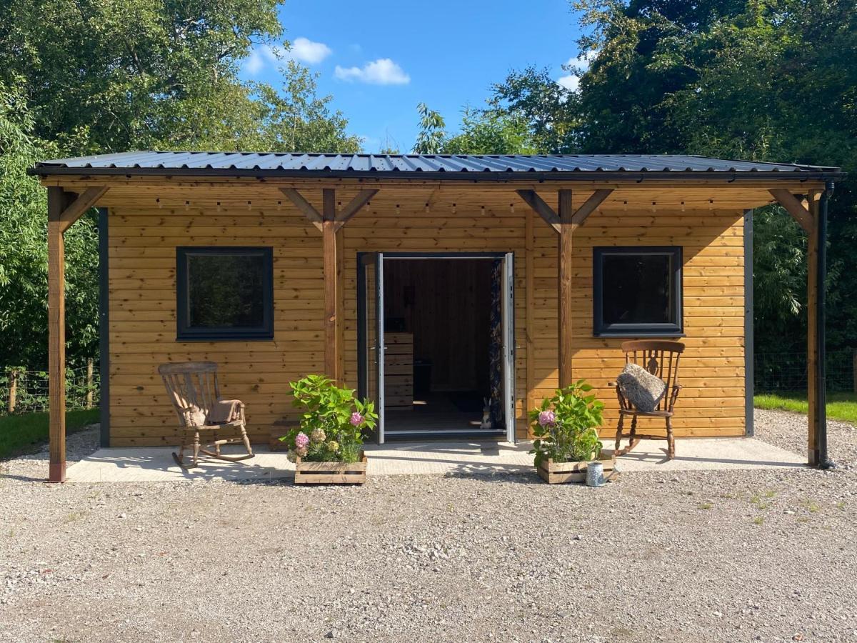 Kingfisher Cabin - Wild Escapes Wrenbury Off Grid Glamping - Ages 12 And Over Baddiley Kültér fotó