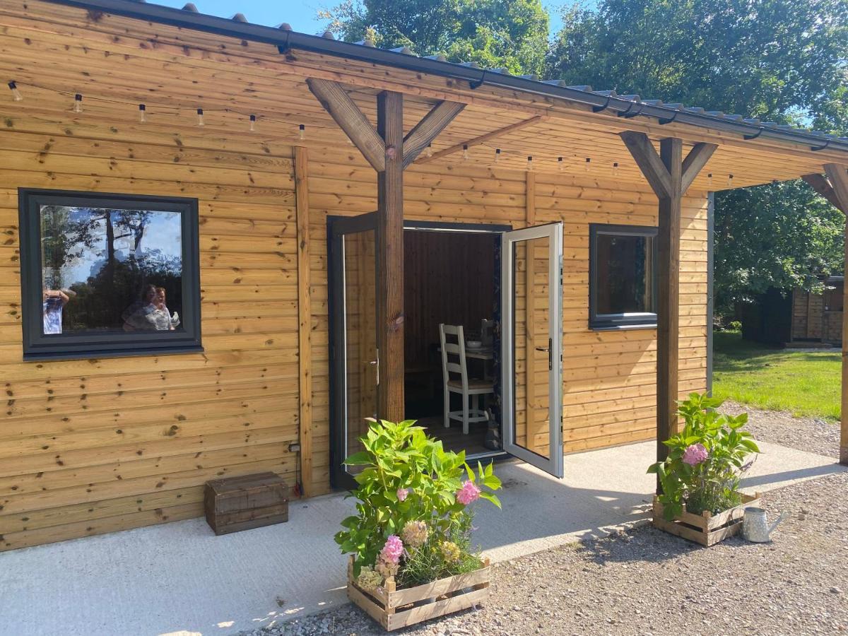 Kingfisher Cabin - Wild Escapes Wrenbury Off Grid Glamping - Ages 12 And Over Baddiley Kültér fotó