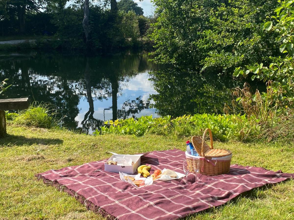 Kingfisher Cabin - Wild Escapes Wrenbury Off Grid Glamping - Ages 12 And Over Baddiley Kültér fotó
