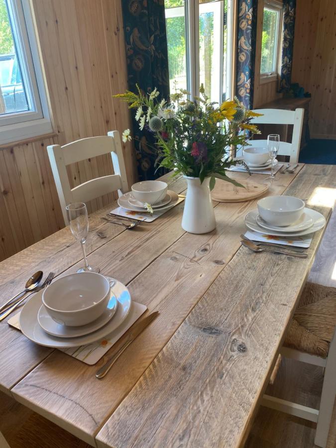 Kingfisher Cabin - Wild Escapes Wrenbury Off Grid Glamping - Ages 12 And Over Baddiley Kültér fotó