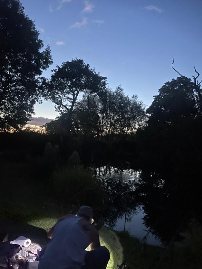 Kingfisher Cabin - Wild Escapes Wrenbury Off Grid Glamping - Ages 12 And Over Baddiley Kültér fotó