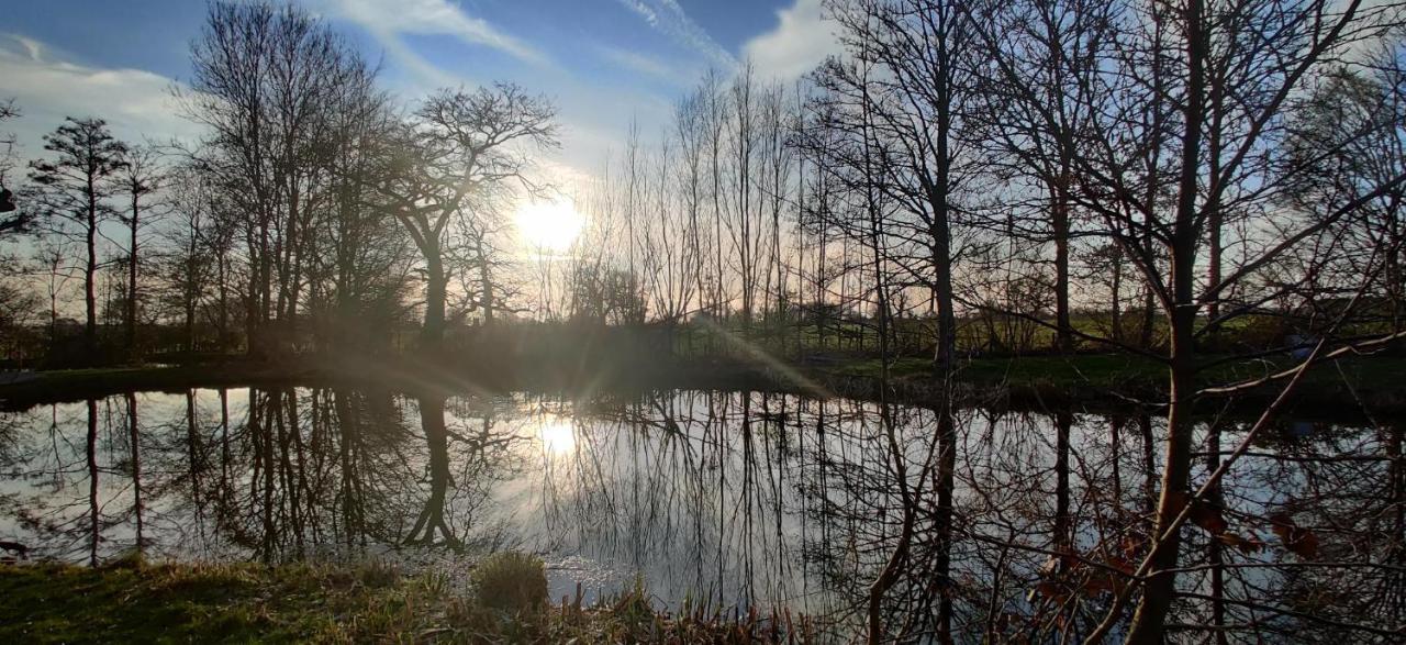Kingfisher Cabin - Wild Escapes Wrenbury Off Grid Glamping - Ages 12 And Over Baddiley Kültér fotó